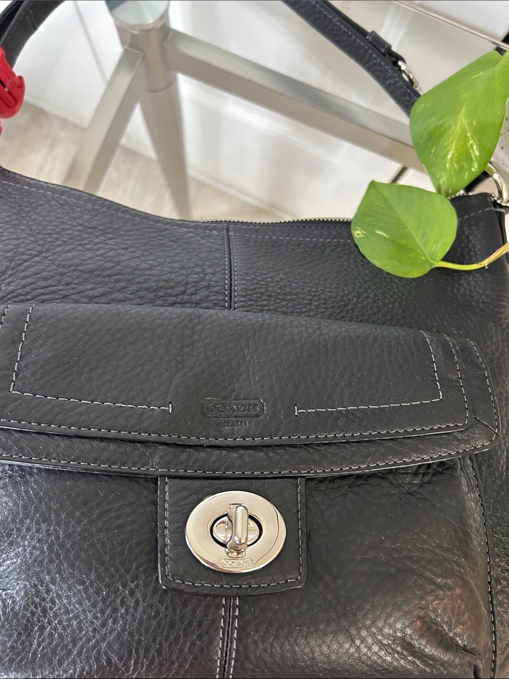 Coach Vintage Black Pebbled Leather Shoulder Bag with Turn-Lock Pocket - Picture 9 of 12